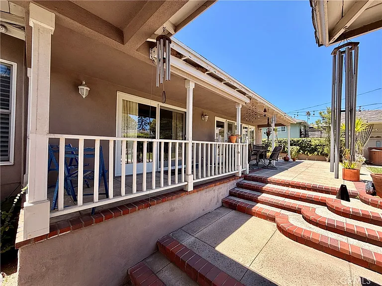 800 N Richman Ave — Photo 18