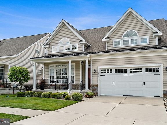 3rd image of 1075 Balfour Cir