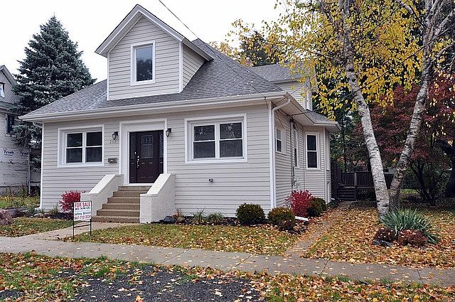 1st image of 255 N Brockway St