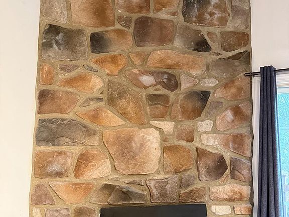 5th image of 453 Brown Briar Cir