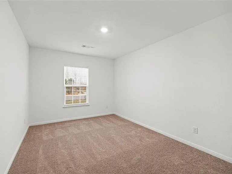 101 Fairfax Ln — Photo 10