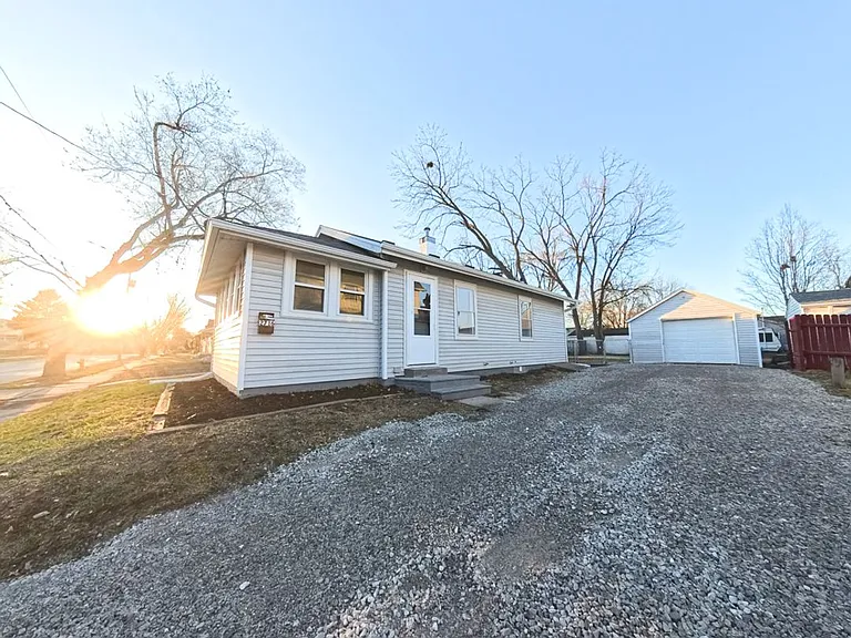 2716 Maple St — Photo 15