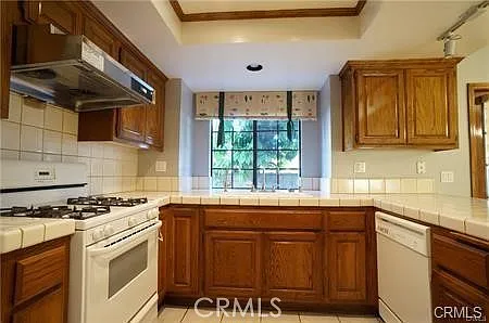 333 Genoa St — Photo 14