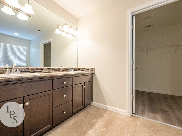 3611 Lansing Ave — Photo 30