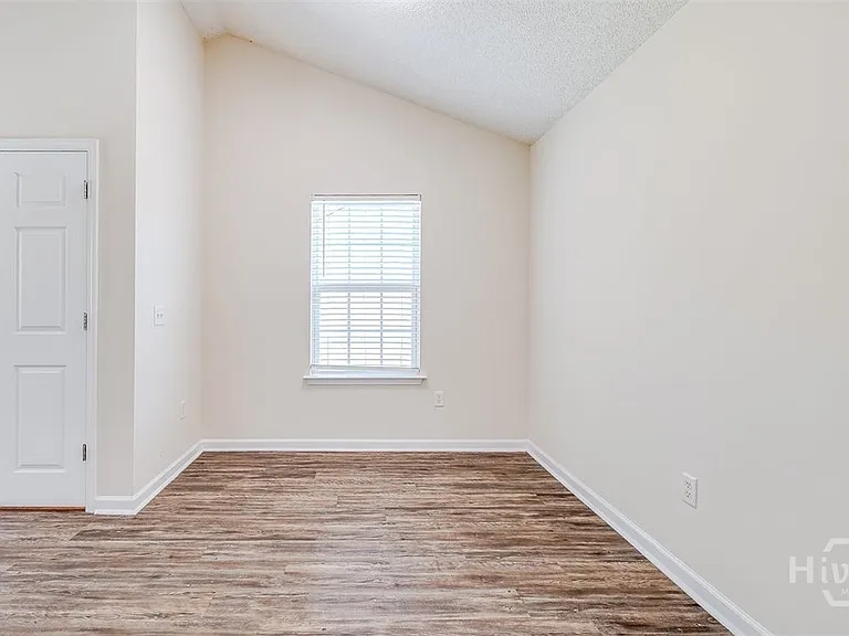 148 Willow Dr — Photo 15