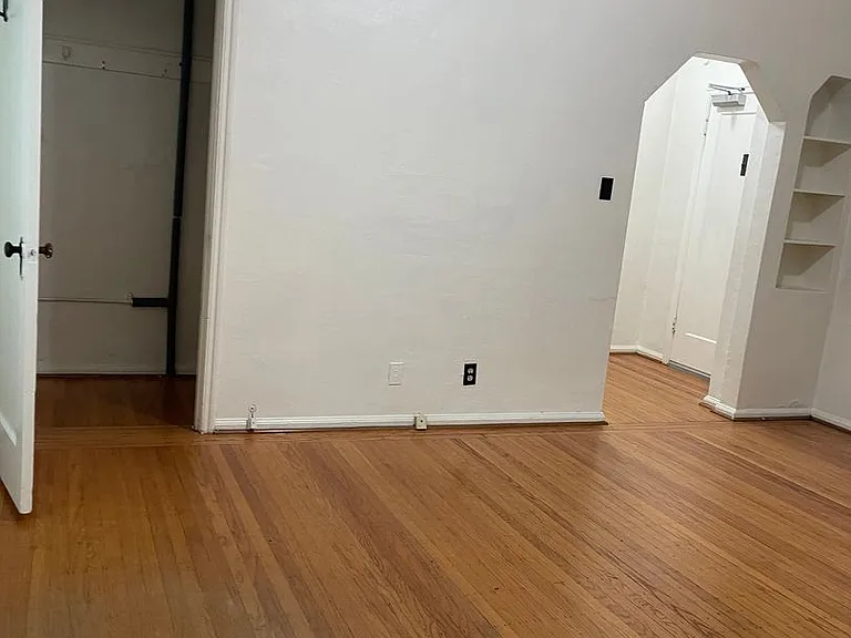 2514 Piedmont Ave — Photo 5