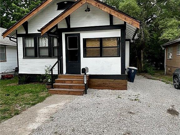 3rd image of 6823 Agnes Ave