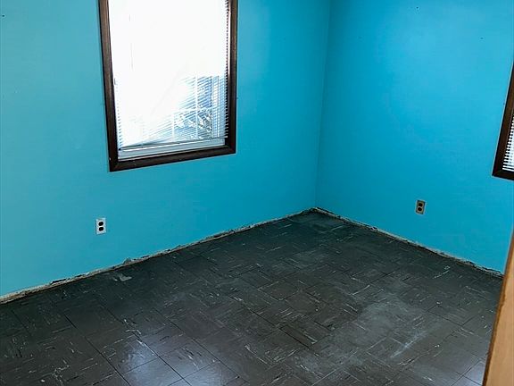 5th image of 95 Rosemary St