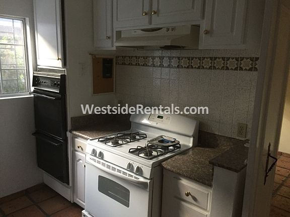 2nd image of 11841 Victory Blvd APT 1