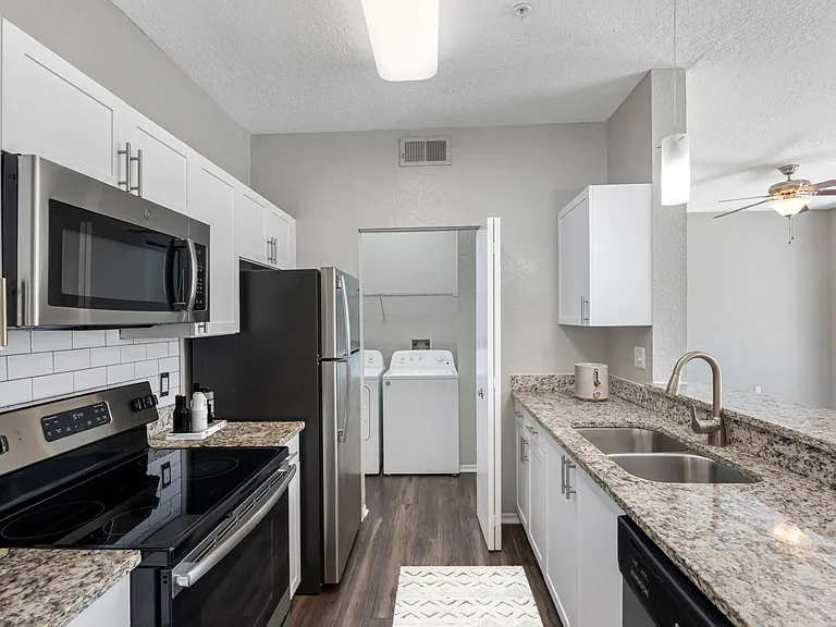 Juniper - 1 Bed / 1 Bath - 761 Sq.Ft.
