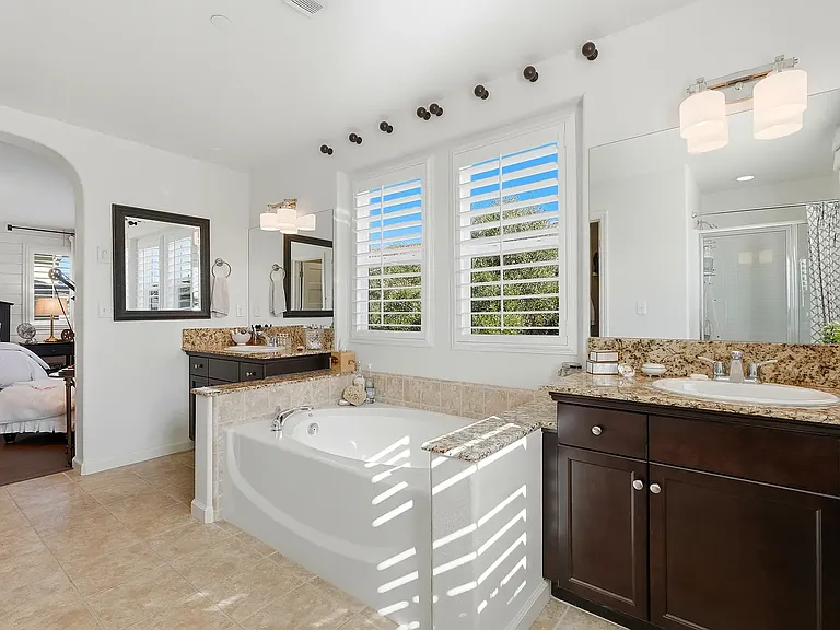 1521 N Encoure Way — Photo 12