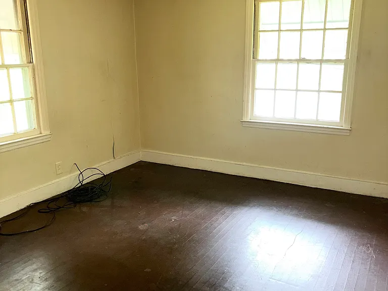 714 W Terrell St — Photo 17