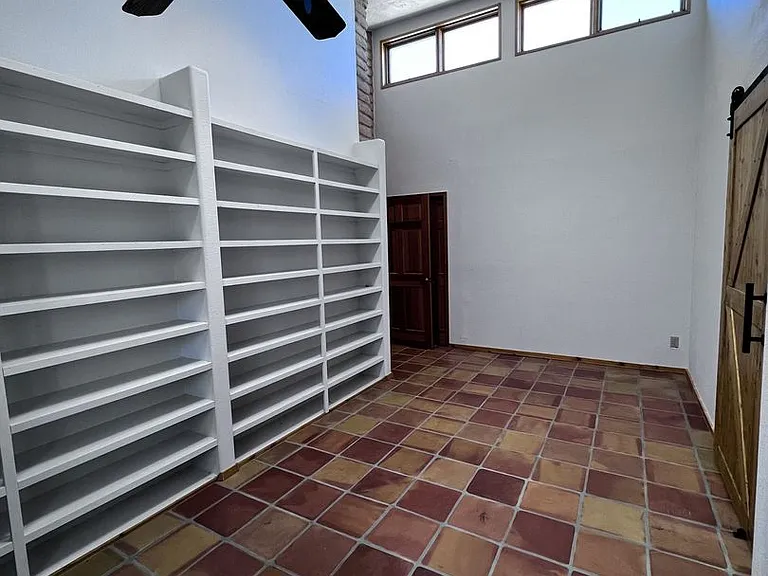 5 Oriente Ct — Photo 35