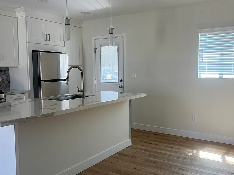 4005 E Vernon St — Photo 3
