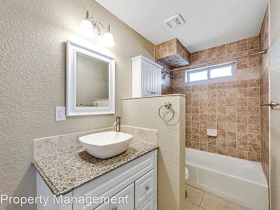 5th image of 2720 Pinehurst Dr