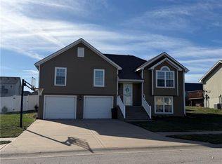 1003 Rosewood Dr, Cameron, MO 64429