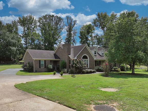 2nd image of 210 The Hollows Ct