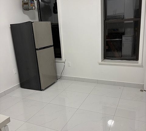 2nd image of 107 Hester St #3