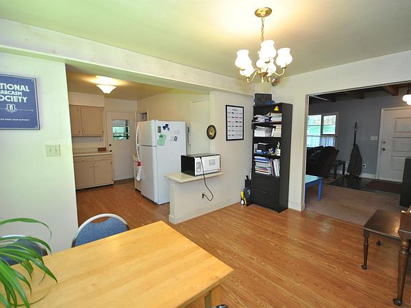5th image of 1214 Cedar Hill Dr