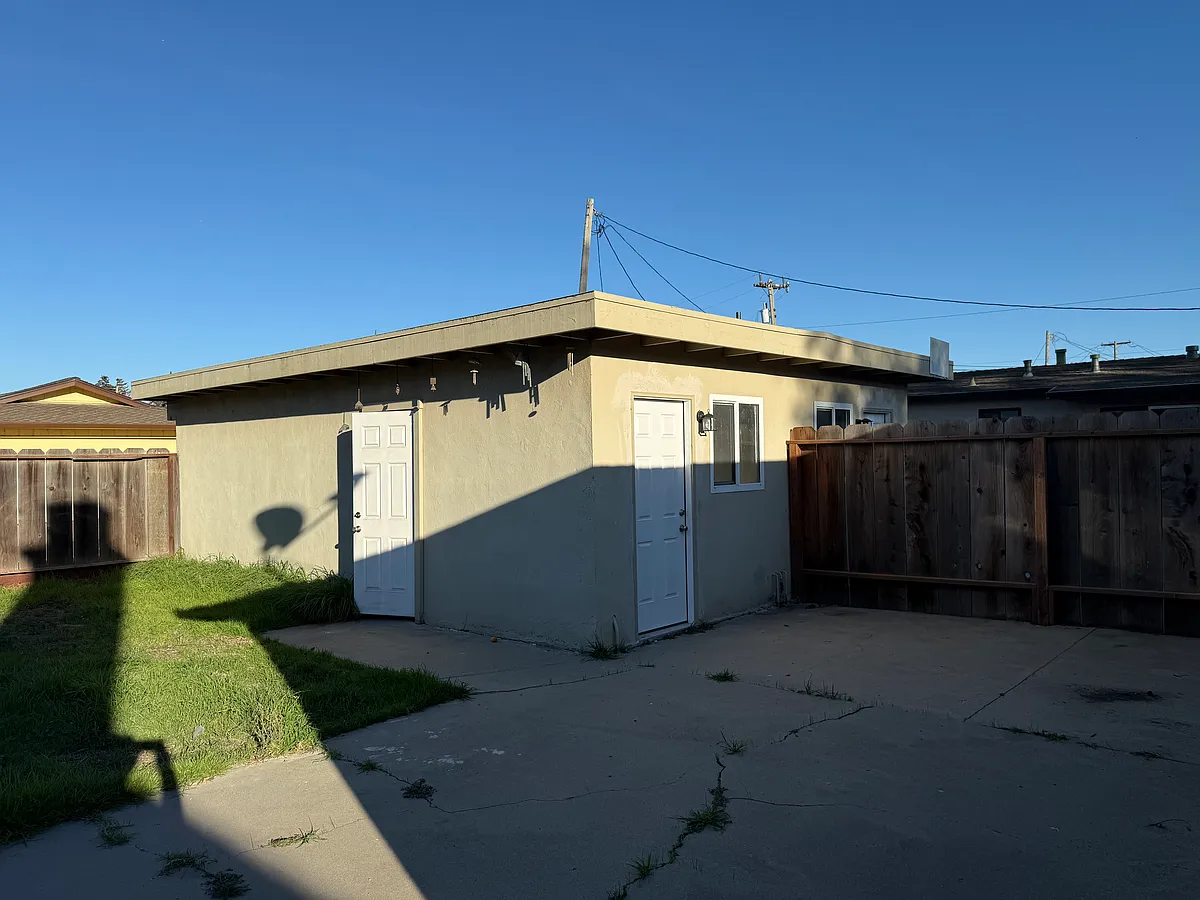 Building Photo - 104 Spreckels Ave #104