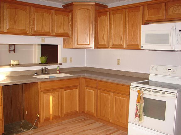 3rd image of 708 Pine Dr
