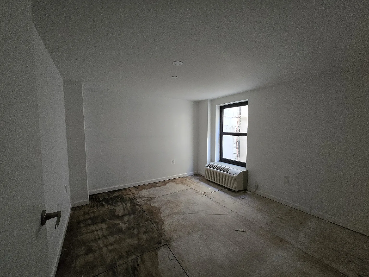 2 bed, 850 sqft, $3,099 — Photo 3