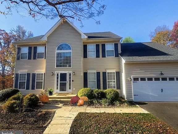 2nd image of 8 Oak Crest Ct