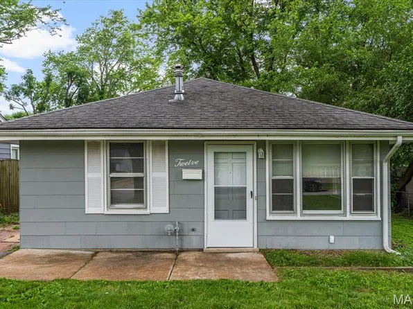 12 McNulty Dr, Florissant, MO 63031