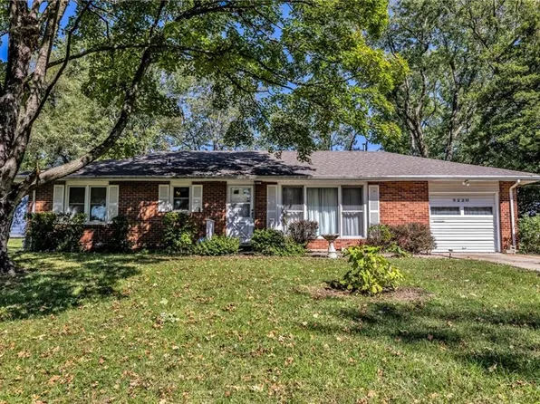 5220 McAnany Dr, Shawnee, KS 66203