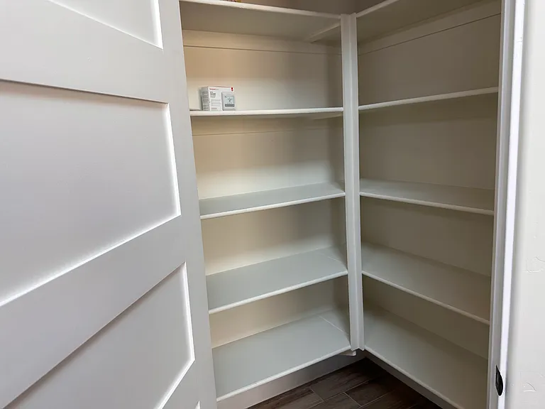 7305 Hapsburg Rd NE — Photo 10