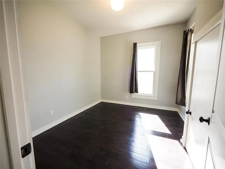 327 5th St SE #1 — Photo 10