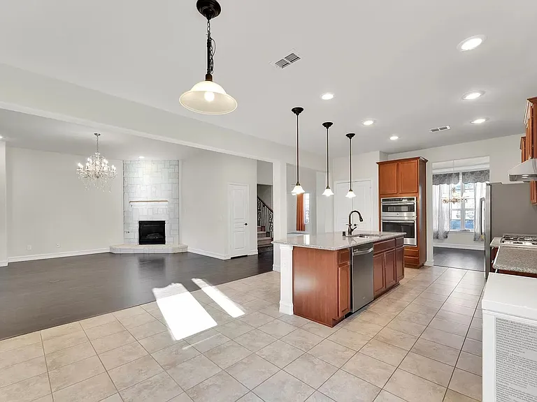 1044 Palmetto Dr — Photo 6