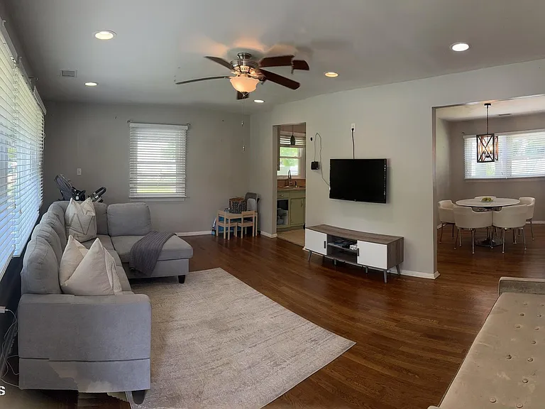 445 Brookside Ave — Photo 3