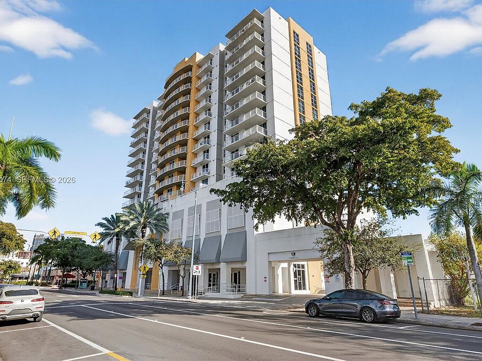1st image of 900 SW 8th St APT 505