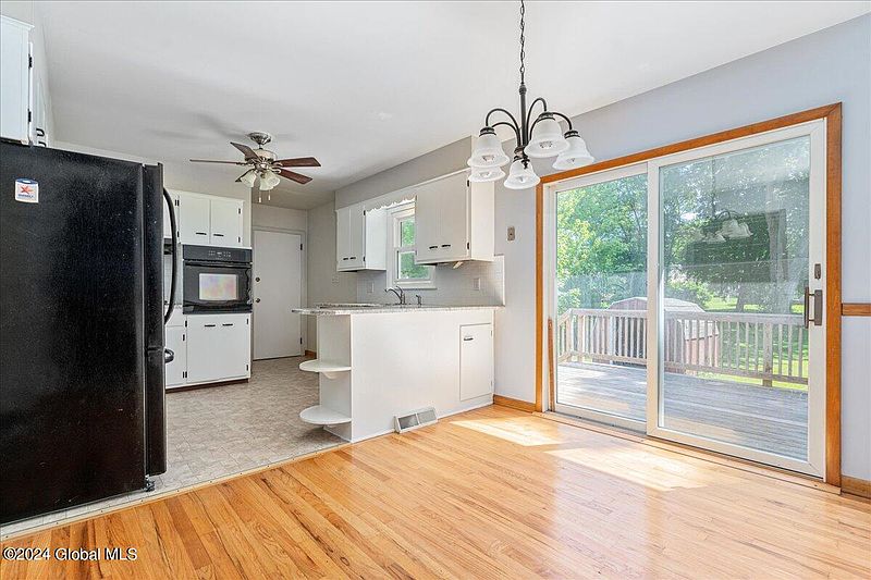 5th image of 16 Montclair Drive
