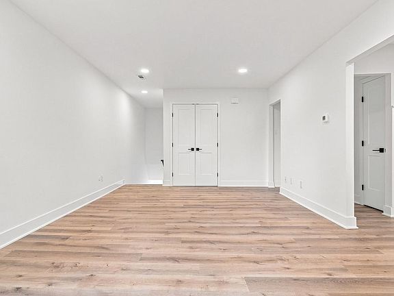 5th image of 1155 York Rd APT B11