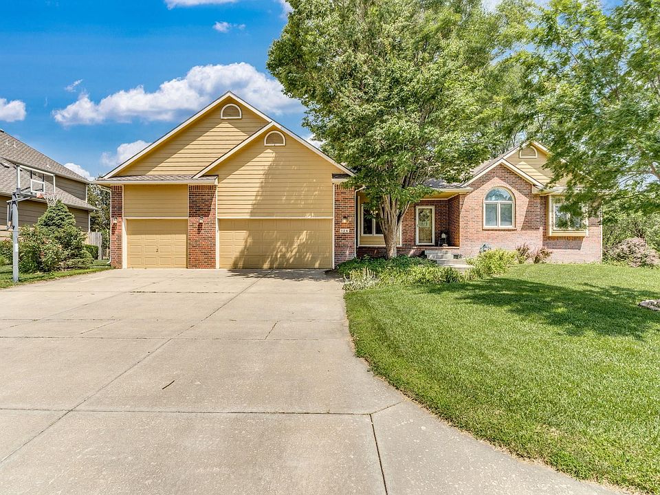 1st image of 126 S Coach House Rd