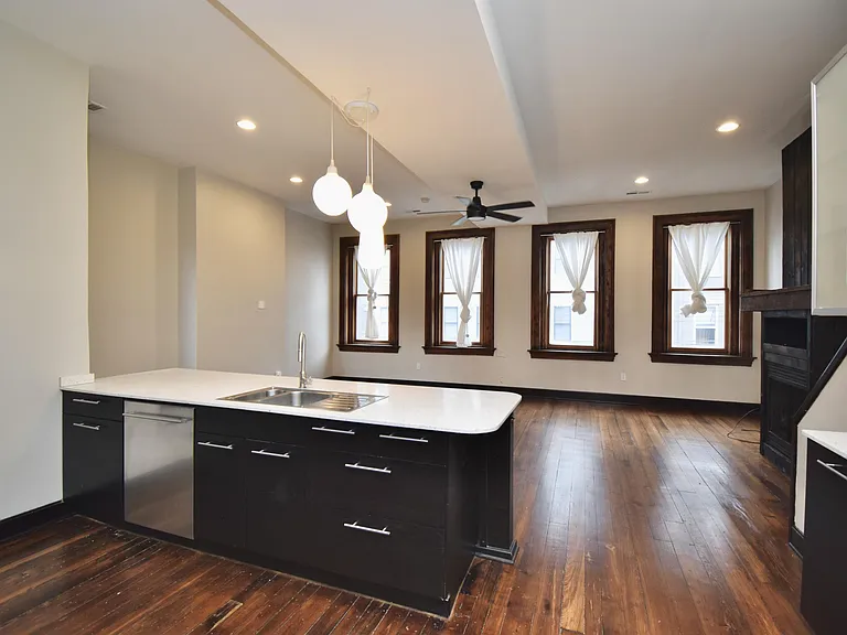 522 E 12th St #1 — Photo 18