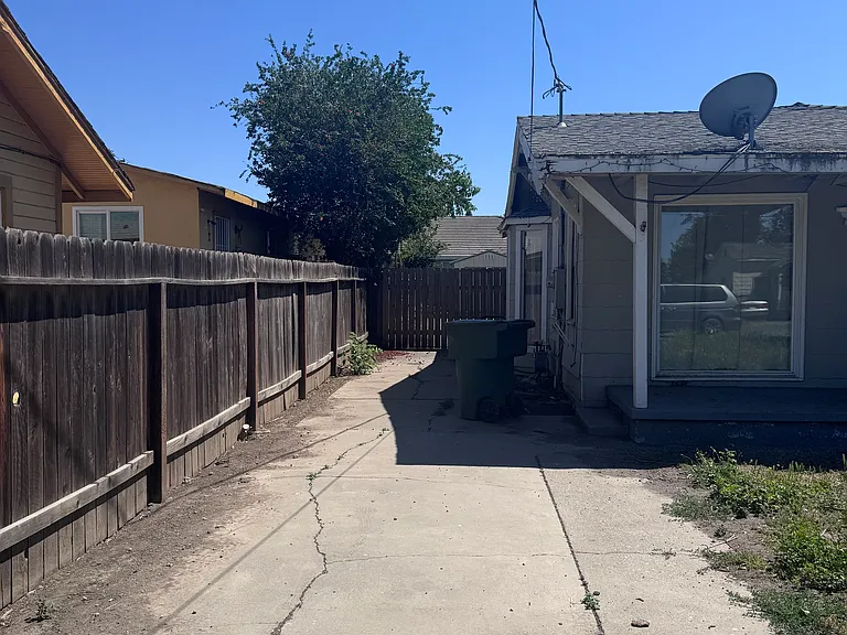 1414 Hayne Ave — Photo 2