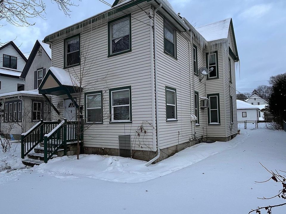 2nd image of 1723 3rd St NE