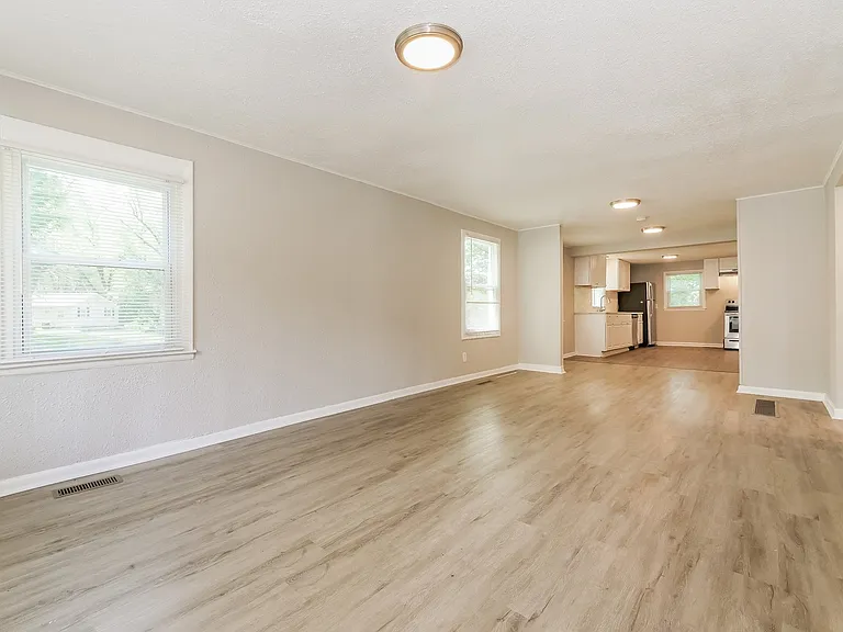 1062685_018_living_room_12891801.jpg
