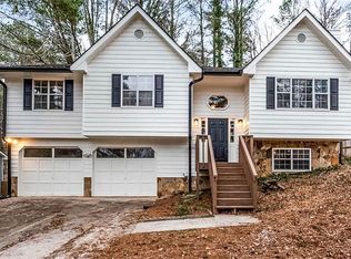 320 Rocky Cove Trl, Lawrenceville, GA 30044