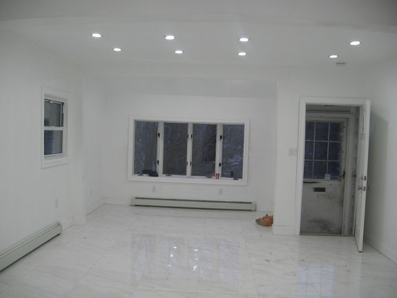 4th image of 9355 Park Ln S