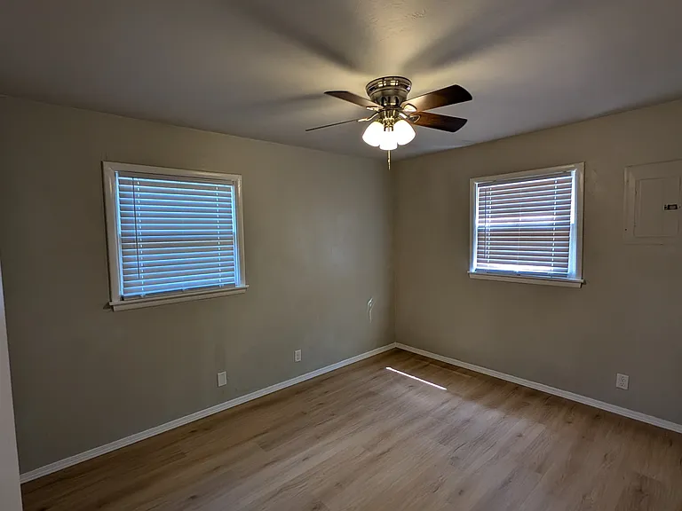 1614 Iowa St — Photo 14