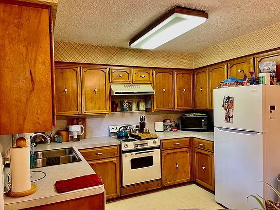 4th image of 341 Columbine Street
