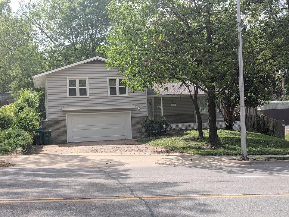 4920 Rainbow Blvd