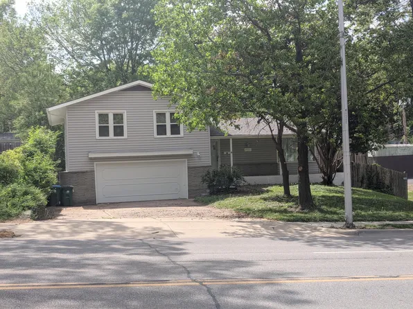 4920 Rainbow Blvd, Westwood, KS 66205