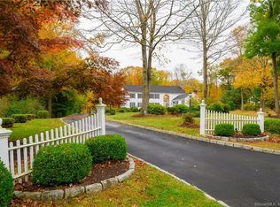 3 Dover Cir, Newtown, CT 06470