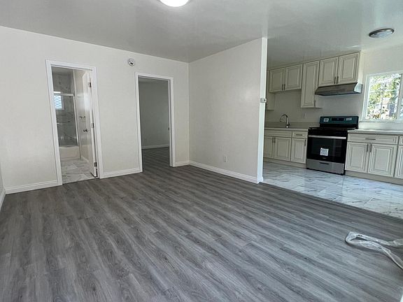3rd image of 127 S Oxford Ave APT 1