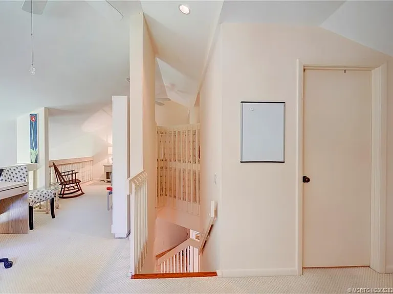 233 NE Edgewater Dr #201 — Photo 44